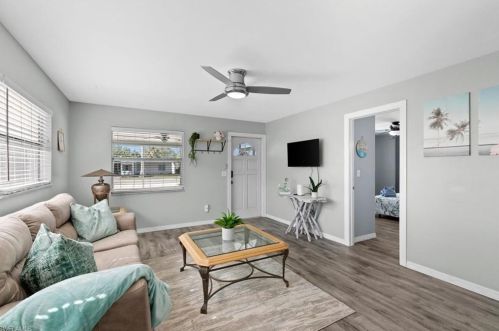 862 95th Ave, Naples FL 34108-2459 exterior