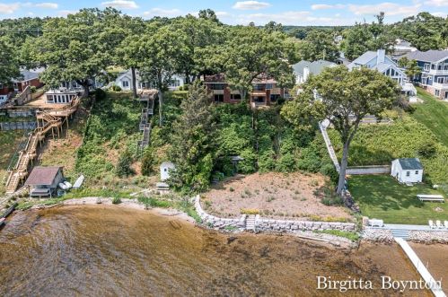 1661 Ruddiman Dr, Meskegon MI 49445-3041 exterior