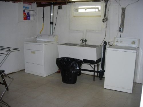 69 Powell Ave, Springfield MA 01118-2166 exterior