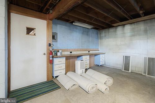 869 Fairview Dr, Hanover PA 17331-9747 exterior