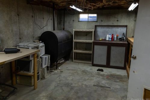 35 Tra Mart Dr, Uncasville CT 06382-1116 exterior