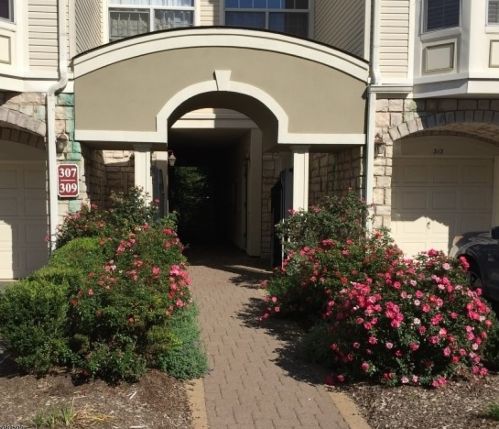309 Regal Blvd, Livingston, NJ 07039-8243