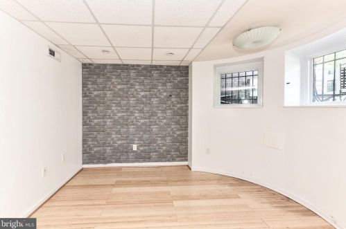 1750 T St, Washington DC  20009-7101 exterior