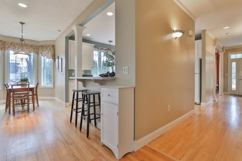 8 Oakmont Dr, Concord NH 03301-6916 exterior