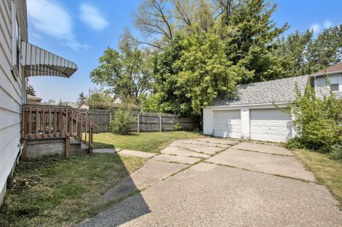 1423 Leonard St, Grand Rapids MI 49505-5552 exterior