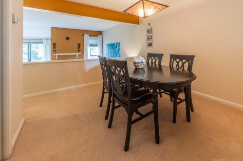 186 Metacomet Dr, Meriden CT 06450-3571 exterior