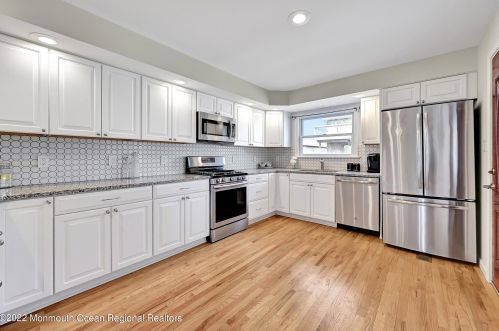 19 New Jersey Ave, Lavallette NJ 08735-2528 exterior