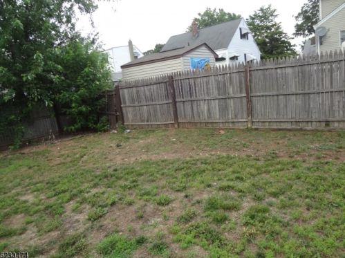 104 Schuyler Dr, Edison NJ  08817-3560 exterior