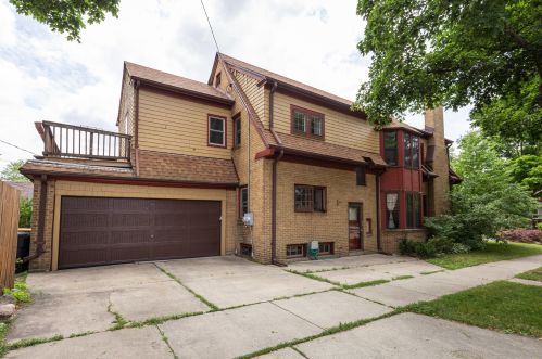 2376 63rd St, Milwaukee WI  53219-2001 exterior