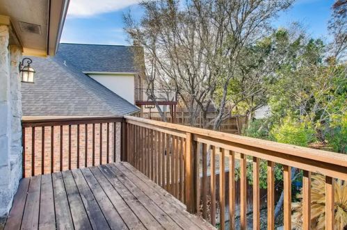 10122 Dianella Ln, Austin TX 78759-3036 exterior