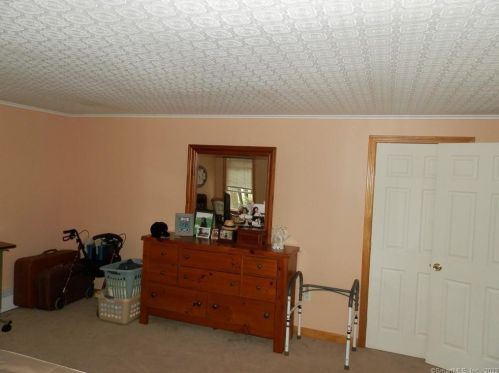 136 Putnam Pike, Killingly CT 06241-1628 exterior