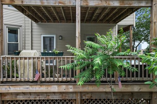 609 Lloyd St, Milwaukee WI  53212-3419 exterior