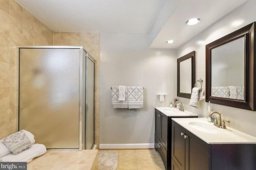 19840 Meredith Dr, Rockville MD 20855-2426 exterior