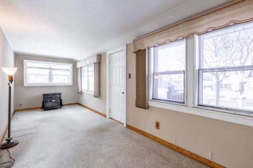 4365 Pine Ave, Milwaukee, WI 53207-5254