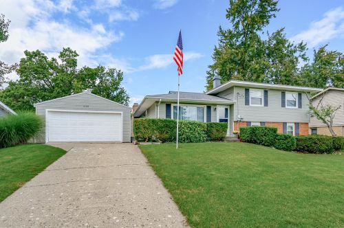 6724 Amberly St, Kalamazoo, MI 49024-3107