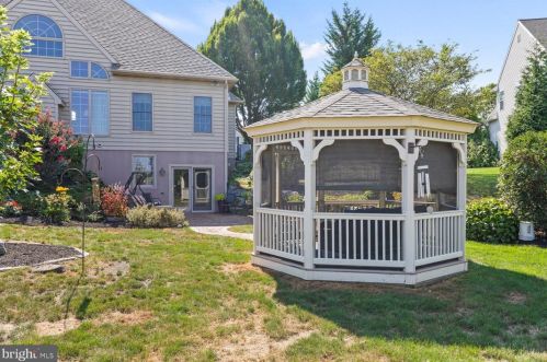 300 Country Mdw Dr, Lancaster PA 17602-1481 exterior