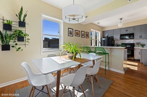 2827 Woodard St, Chicago, IL 60618-7545