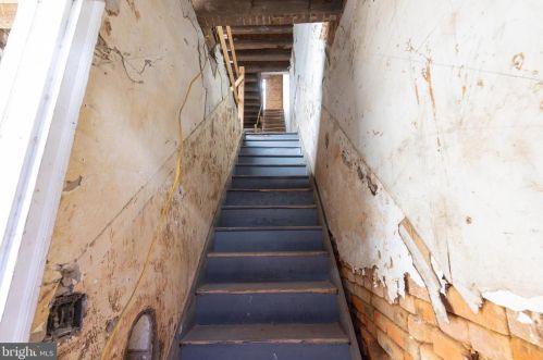 2320 2nd St, Philadelphia PA 19133-3303 exterior