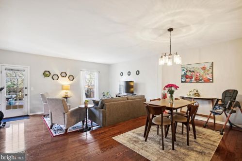 6020 Kestner Cir, Alexandria VA  22315-4833 exterior