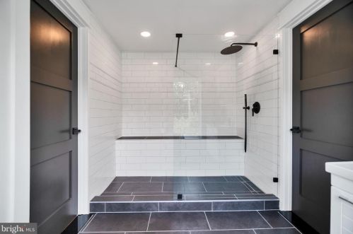 102 Ritchie Ave, Silver Spring MD  20910-5112 exterior