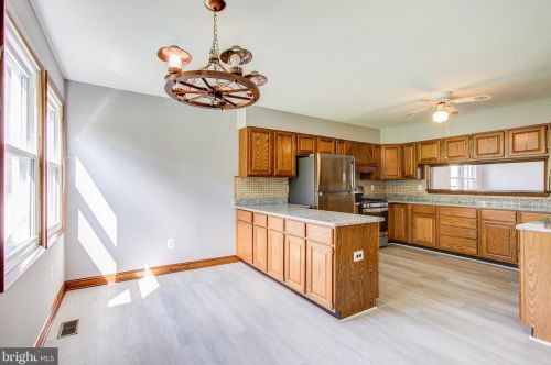 215 Highland Ave, Rockville MD  20850-4136 exterior