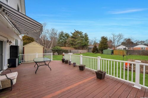 3 Lyons St, Huntington Station NY 11747-1000 exterior