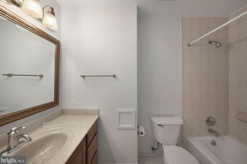 10618 Great Arbor Dr, Rockville MD 20854-4220 exterior