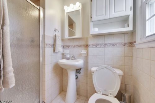 28 Janet Ln, Berkeley Heights NJ 07922-2417 exterior