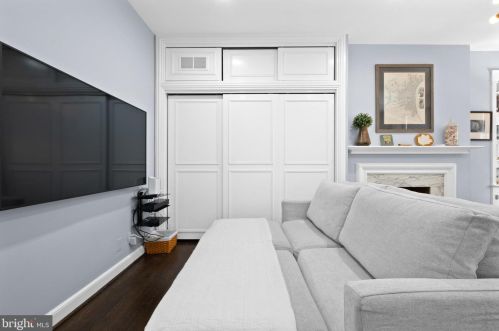 310 16th St, Philadelphia PA  19102-4907 exterior