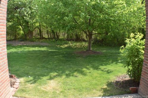 16364 Grandview Dr, Macomb Township MI 48044-4068 exterior