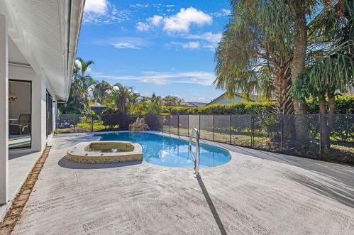 4592 Chippendale Dr, Naples FL 34112-5259 exterior