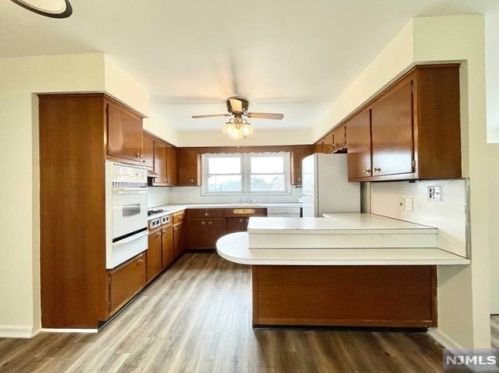 40 Summit Ave, Outwater NJ  07026-2814 exterior