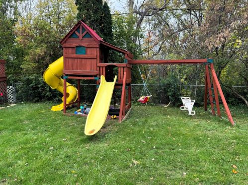 6043 Riv Trl Dr, Milwaukee WI exterior