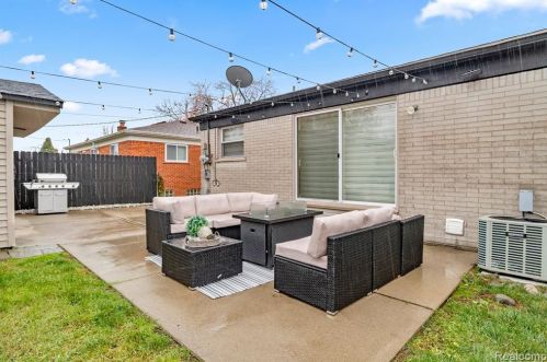 6126 Cambourne Rd, Dearborn Heights MI 48127-3916 exterior