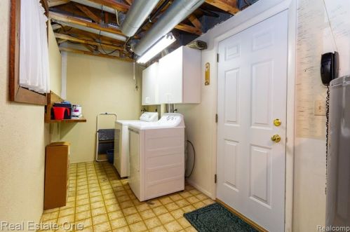 1439 Lantern Ln, Rochester MI 48306-4240 exterior