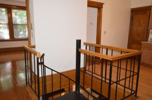 3800 Greenview Ave, Chicago, IL 60613-2706