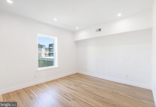 2218 Emerald St, Philadelphia PA 19134-2505 exterior