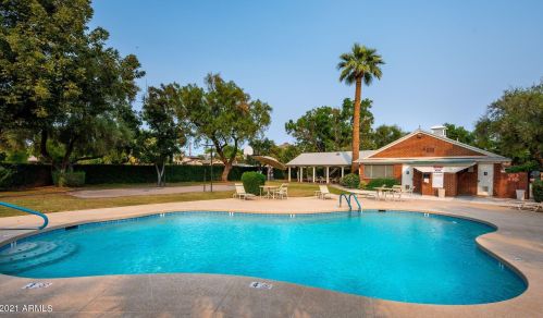 4437 40 St, Phoenix AZ 85018-4105 exterior