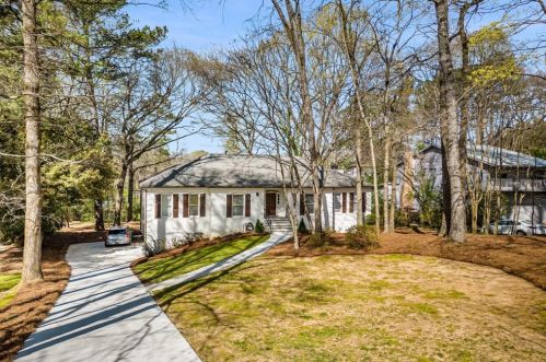 2884 Cravey Dr, Atlanta GA  30345-1420 exterior