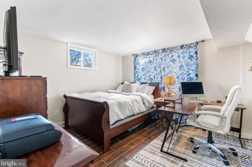 8213 Cooper St, Alexandria VA 22309-1052 exterior