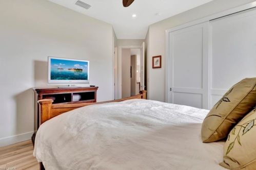 870 8 St, Naples FL 34120-0411 exterior