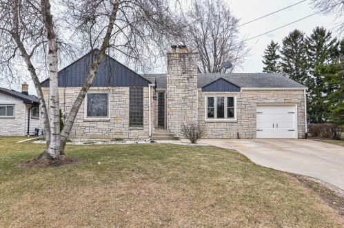 1909 Leroy Ave, Milwaukee, WI 53235-4603