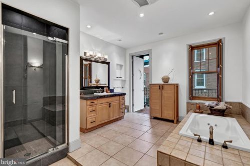 2728 13th St, Washington DC 20018-3901 exterior