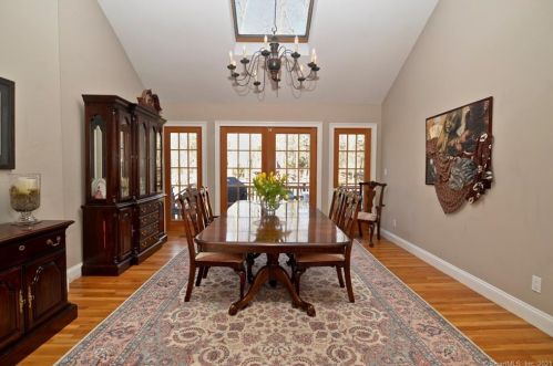 668 Ridgebury Rd, Ridgefield CT 06877-1117 exterior