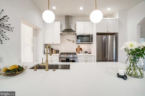 1727 16th St, Washington DC  20020-5661 exterior