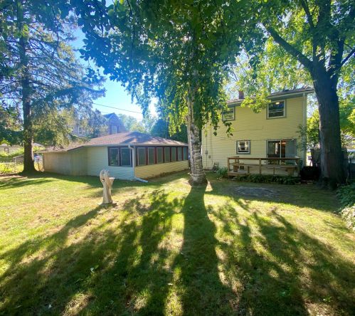 6470 54th St, Milwaukee, WI 53223-5946