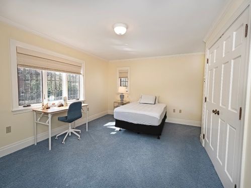 1100 Shady Ave, Pittsburgh PA  15232-2810 exterior