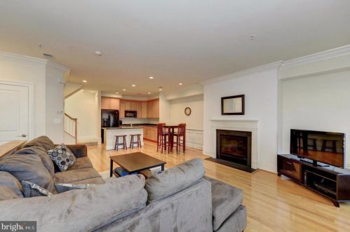 408 Royal St, Alexandria VA  22314-2335 exterior