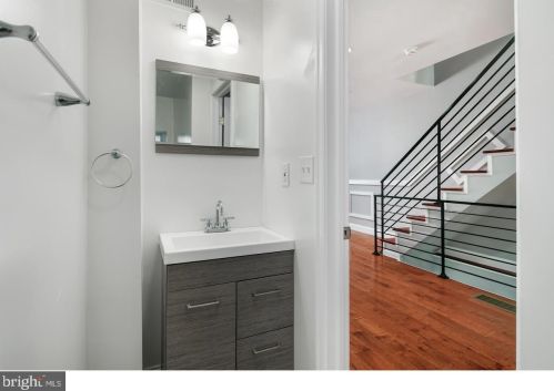 1320 Carlisle St, Philadelphia PA 19132-4018 exterior