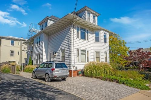 130 Elmgrove Ave, Providence RI 02906-4231 exterior